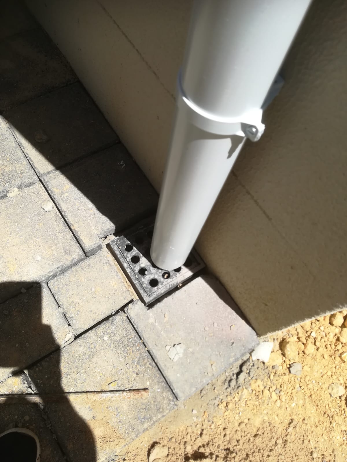 125 x 125 Downpipe grating and frame
